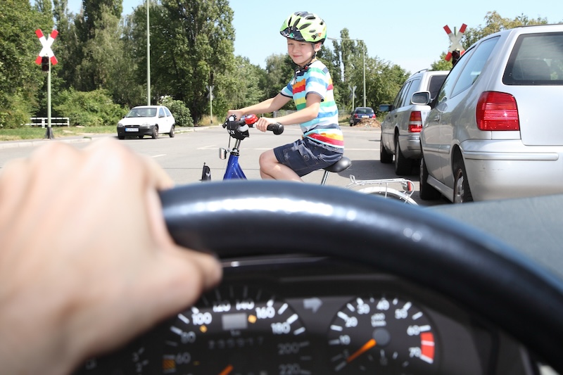 Fortschrittliche Fahrerassistenzsysteme sind in vielen Ländern bereits für zukünftige Automodelle vorgeschrieben.